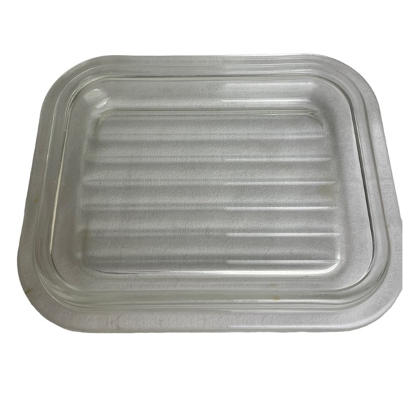 Vintage Pyrex Refriderator Dish Red w/Lid 0501 4"x 3.25" x 2.75" - Picture 9 of 9